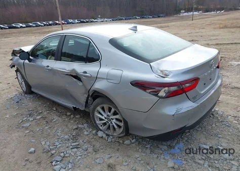 2024 Toyota Camry Le z USA, uszkodzony, nr VIN 4T1C11AK8RU842148